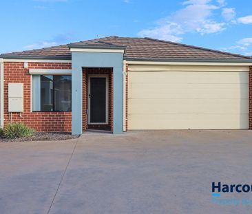 Easy, Low-Maintenance Living in a Stylish Modern Home - Photo 5