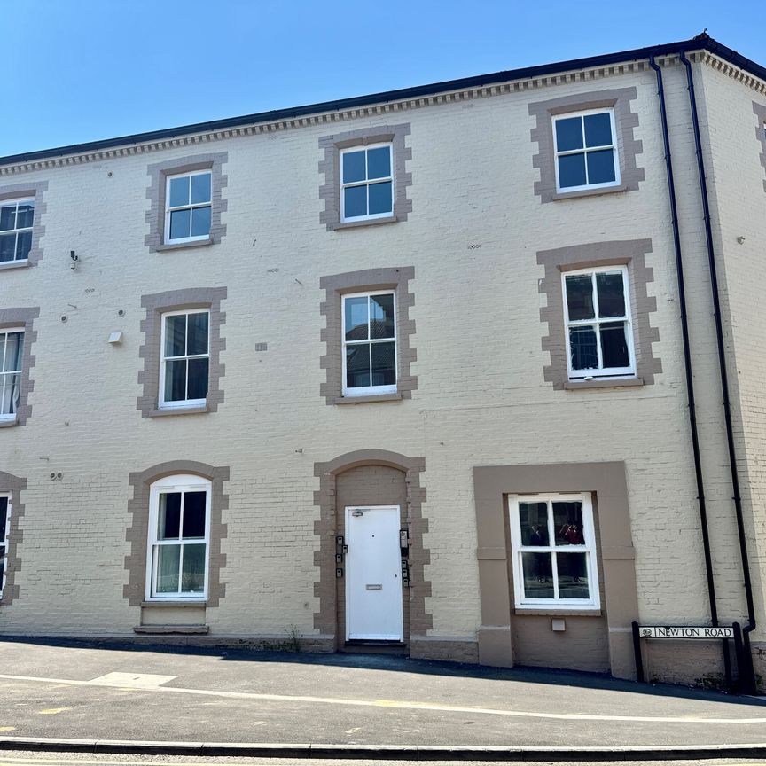 YEOVIL, BA20 1NF, Yeovil - Photo 2
