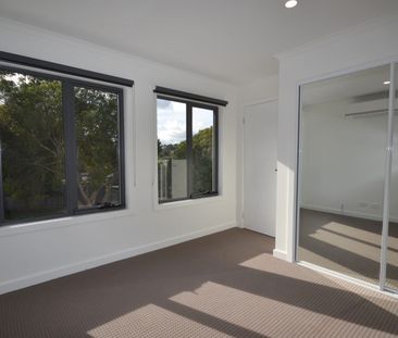 18 Derby Road, Kilsyth, Vic 3137 - Photo 4