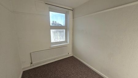 4 bedroom flat to rent - Photo 3