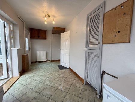 3 bedroom semi-detached house to rent - Photo 3