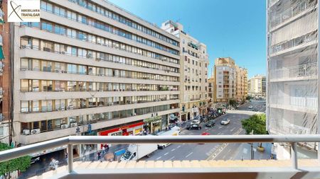 4 room luxury Apartment for rent in Valencia - Photo 2