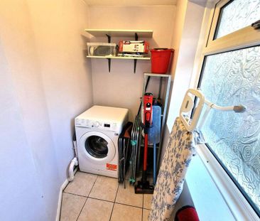 4 bedroom terraced house to rent - Photo 3