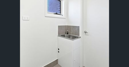 Near-New Spacious Five-Bedroom Family Home with Multi-Room & Large Block - Photo 4