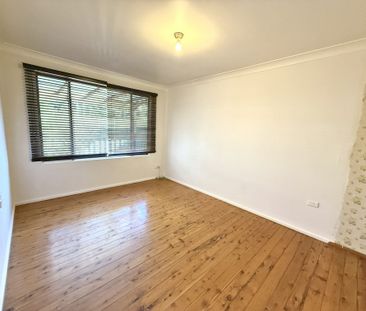 3 Bedroom Home in Prime Location! - Photo 4
