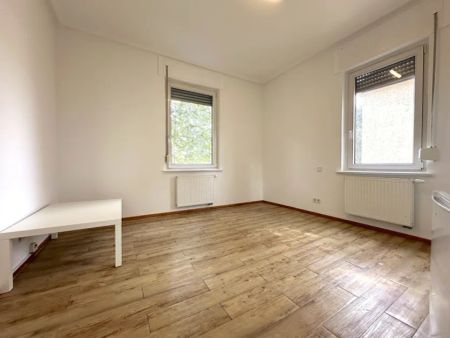 Helle 3-Zimmer-Wohnung mit EBK und Altbaucharme - Photo 2