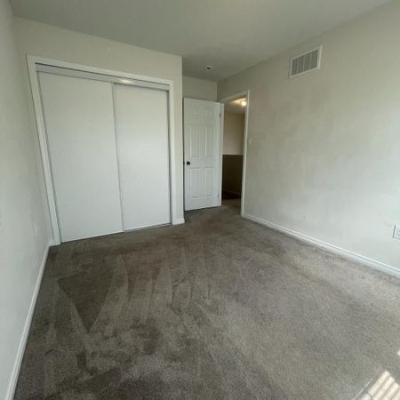 For Lease - 40 Butcher Crescent, Brantford, Ontario - Photo 2