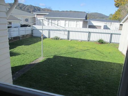 Charming 2BR Home with Courtyard! - Photo 3