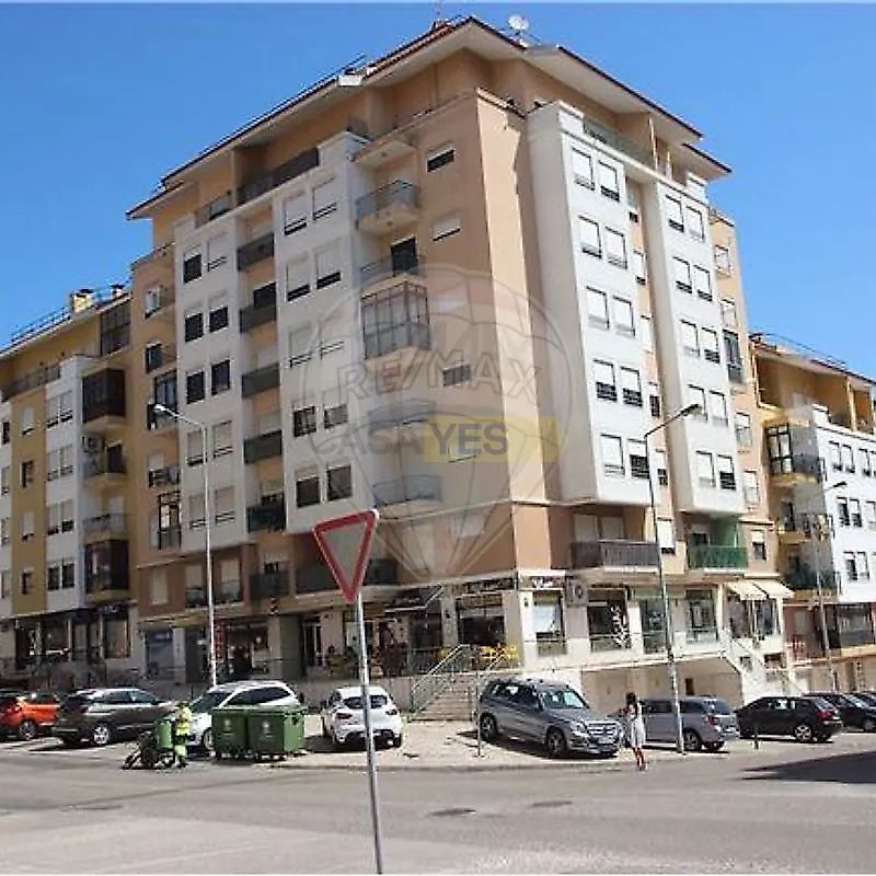 Apartment T3 in Queluz e Belas, Sintra - Photo 1