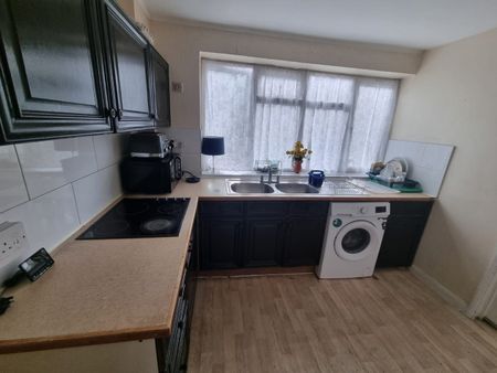 Bedsit, Broxholm Road, SE27 - Photo 5