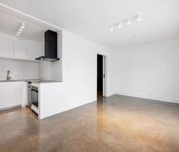 Stylish Renovated Unit with Easy Access to Oxford Street - Photo 5