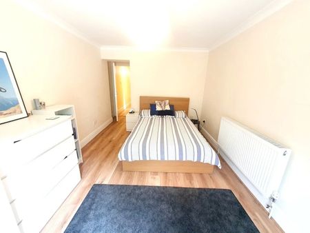 2 Bed Flat, London, SW16 - Photo 3