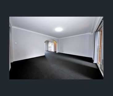 Modern & Convenient Apartment In The Heart Of Bankstown - Photo 6
