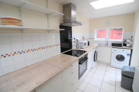 4 bedroom detached house to rent - Photo 5