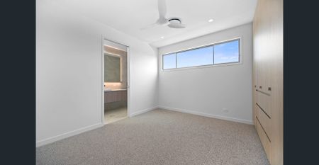 Brand New Luxury Home – Premium Paradise Point Location - Photo 3