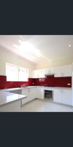 Conveniently located - Photo 3