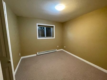 Sullivan Station 4 Bed Plus Den/3 Bath Upper Family Home - Photo 2