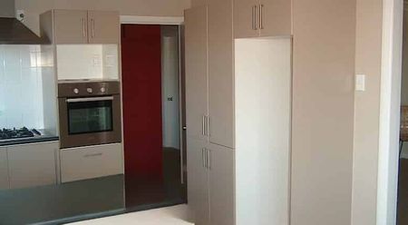 Tidy Three Bedroom - Photo 5