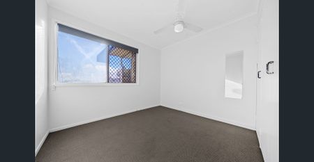 3 Bedroom Home with an Additional 4 Versatile Downstairs areas - Photo 3