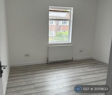 3 bedroom end of terrace house to rent - Photo 5