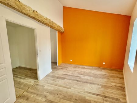 Appartement T4 entièrement rénové à La Verpillière - Photo 2
