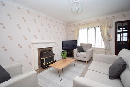 The Hawthorns, Ossett - Photo 2