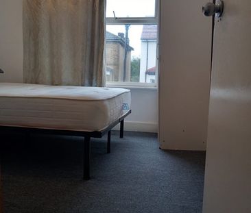 Room in a Shared House, Bensham Lane, CR7 - Photo 1