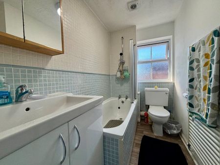 2 bedroom end of terrace house to rent - Photo 5