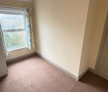 2 bedroom end of terrace house to rent - Photo 3