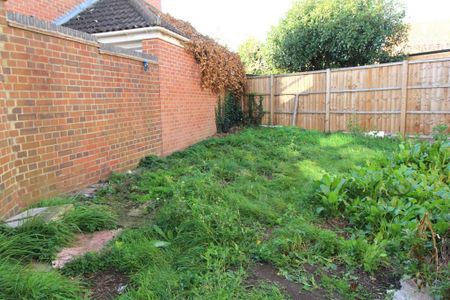 2 bedroom ground floor flat to rent - Photo 2