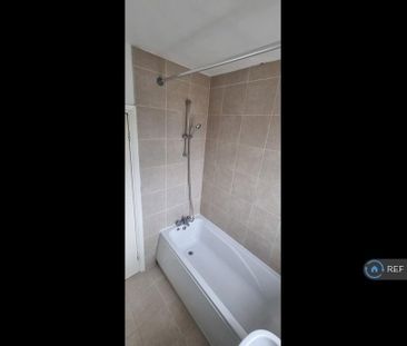 2 bedroom end of terrace house to rent - Photo 3