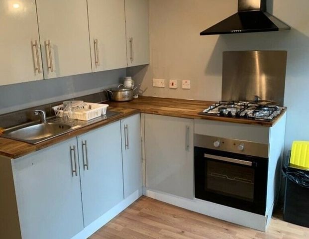 Studio Flat, Heath Road, CR7 - Photo 1