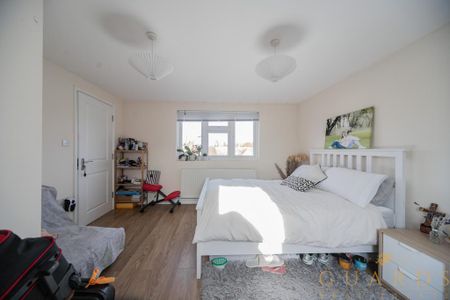 3 bedroom apartment to rent - Photo 4