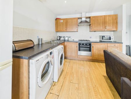 Price £950 pcm - Available Now - Furnished - Photo 3