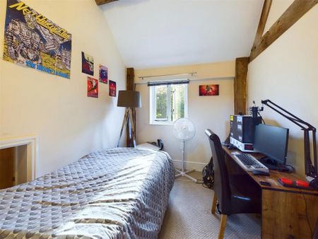 4 bedroom barn conversion to rent - Photo 2