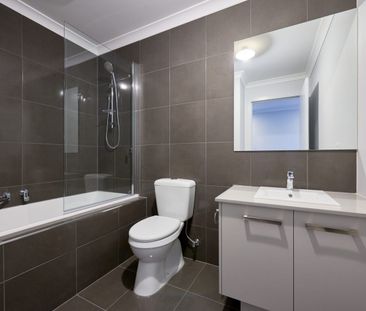33 Stonewood Cct, Hadfield, Vic 3046 - Photo 1