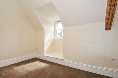 3 bedroom mews to rent - Photo 3