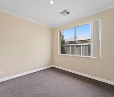 Spacious Family Home with Pool in Prime Baldivis Location - Photo 6