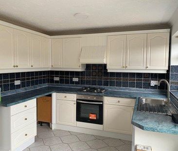 3 bedroom terraced house to rent - Photo 4