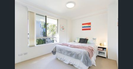 Generously proportioned modern apartment - Photo 2