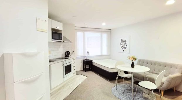 Sunny and Handsome! - Photo 1