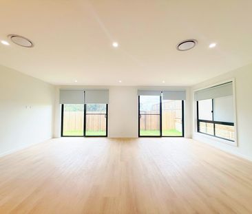 Brand New 5-Bedroom Family Home for Lease Now - Photo 1