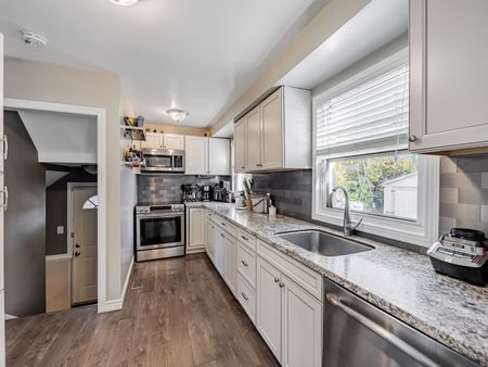 For Lease - 117 Eldomar Avenue, Brampton, Ontario - Photo 2