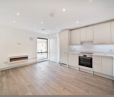 Norbury Crescent, London, SW16 - Photo 5