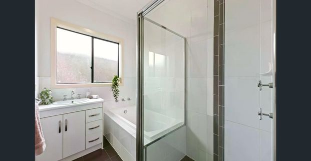 PERFECT FAMILY COURTYARD HOME IN PRIME GILLES PLAINS LOCATION - Photo 1