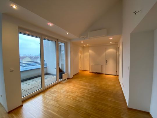 Wunderschöne 2,5 Zimmer Dachgeschoßwohnung mit Terrasse im Mitten im Herzen Wiens! - Foto 1