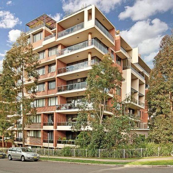 One Bedroom Plus Study Apartment - Photo 1