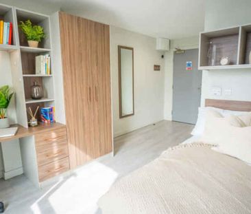 En Suite Cluster Premium 3 Bed - Photo 6