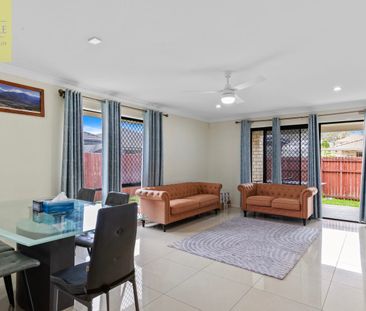 Spacious Family Living in a Convenient Carseldine Location - Photo 2