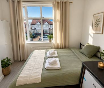 Studio Flat, Cairnfield Avenue, NW2 - Photo 2